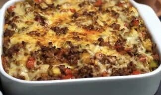Ovenschotel kruidig gehakt, prei en paprika