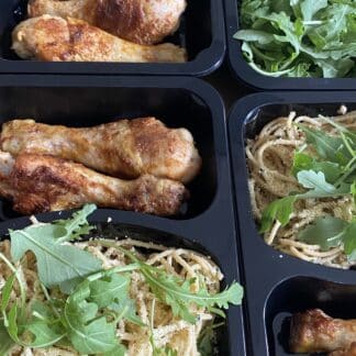 Spaghetti, rijke walnotensaus en drumsticks