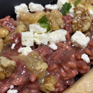 Bietenrisotto met feta en gekarameliseerde walnoten