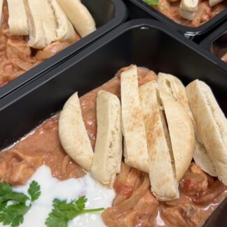 Indische curry met kip en pitabroodjes