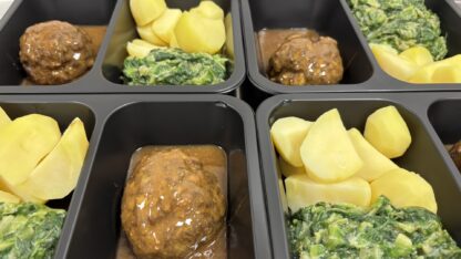 Family Deal: Gehaktbal met gekookte andijvie en aardappels