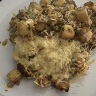 Kruidige aardappelschotel met gehakt